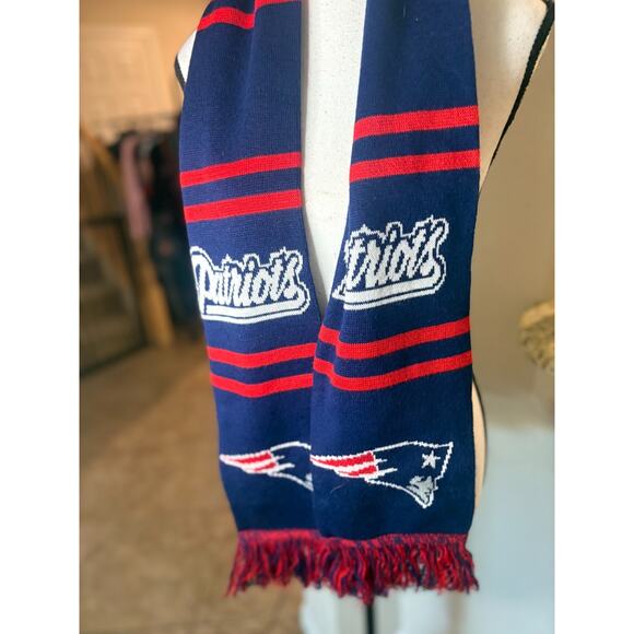 Forever Collectibles NFL New England Patriots Vintage Knit Scarf - Picture 2 of 2